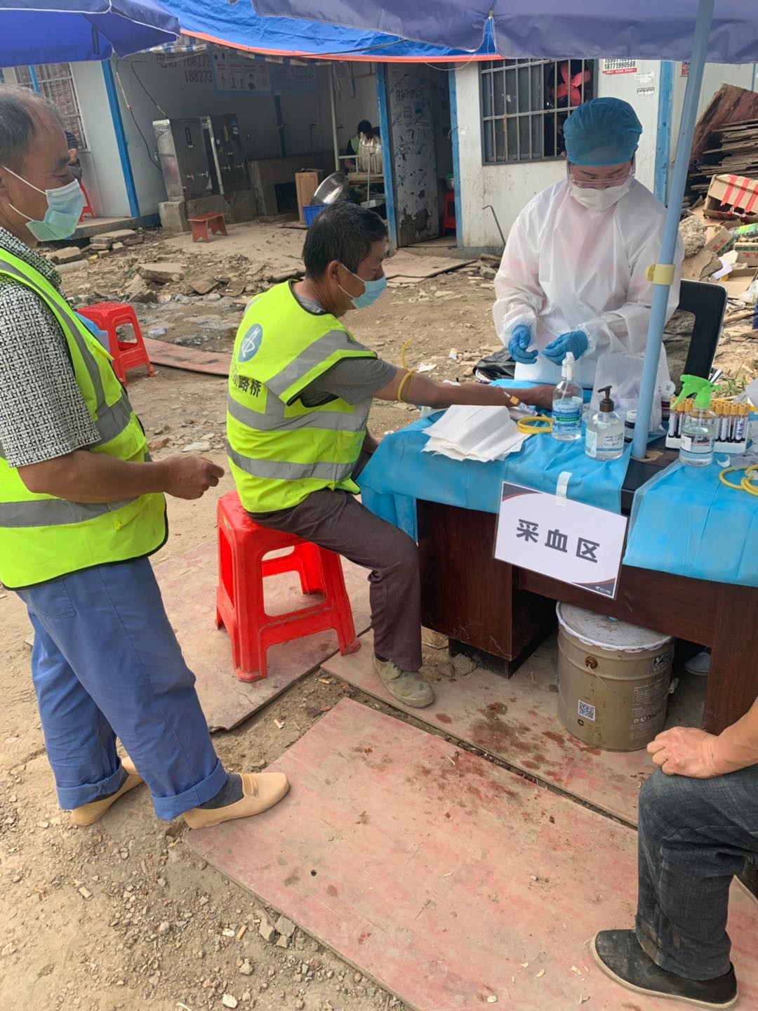 地鐵8號線項目組織人員進行核酸檢測